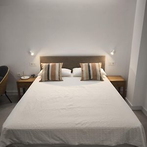 Studio Lit Queen-Size