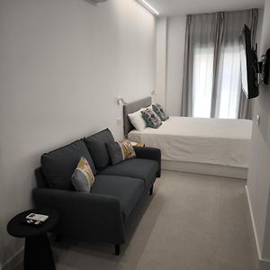 Studio Lit King-Size